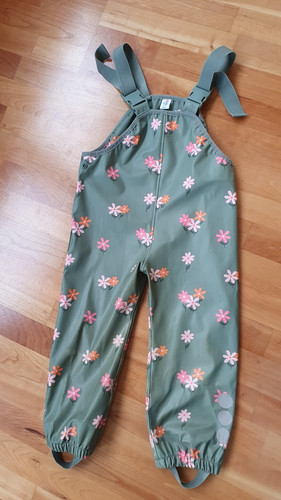 Regenjacke und matschhose - und,